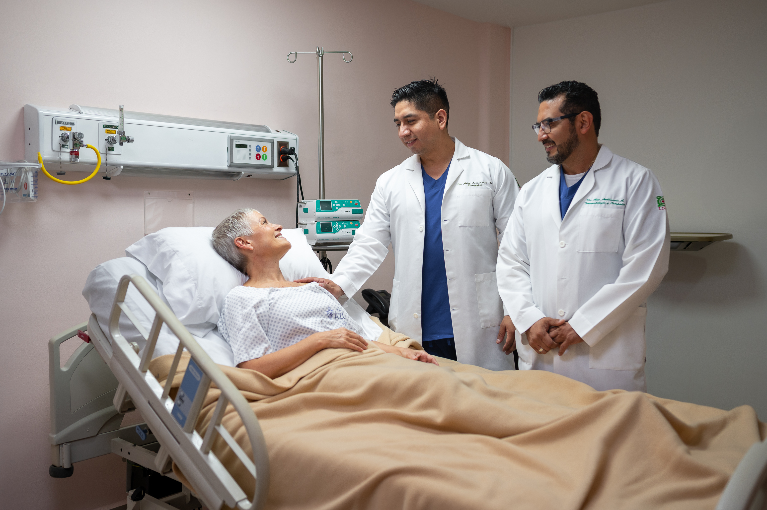 Dr. Aldo Avellaneda con su equipo